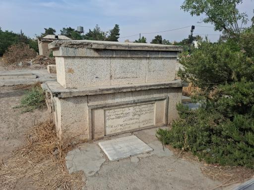 عکس مزار میرزاده عشقی