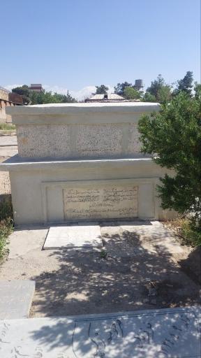 عکس مزار میرزاده عشقی