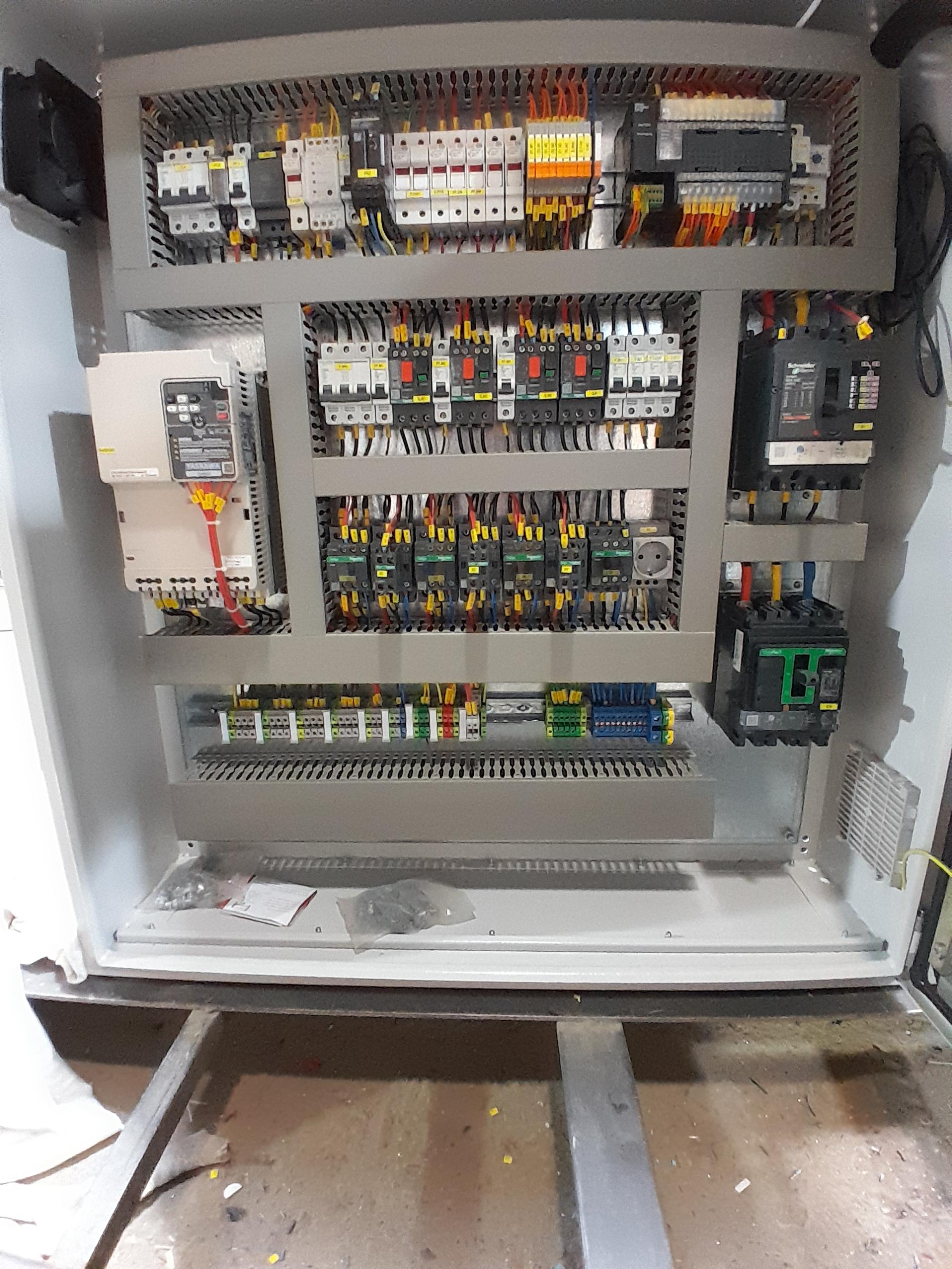 عکس خدمات تابلو برق و تعمیرات برق موتورخانه