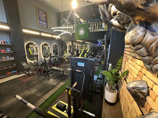 عکس باشگاه بدنسازی فرشاد