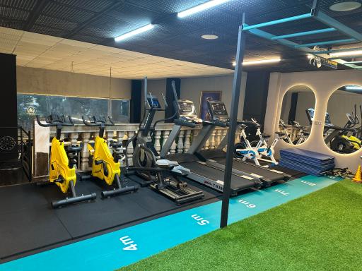 عکس باشگاه بدنسازی فرشاد