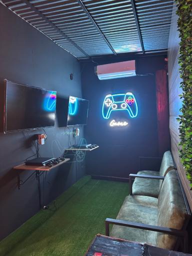 عکس باشگاه بدنسازی فرشاد