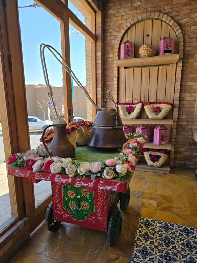 عکس گلاب و عرقیات ربیع ایران گلاب