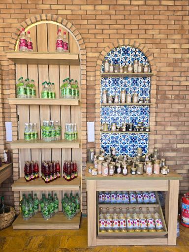 عکس گلاب و عرقیات ربیع ایران گلاب