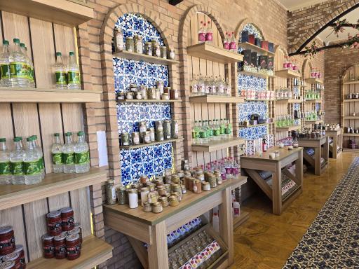 عکس گلاب و عرقیات ربیع ایران گلاب