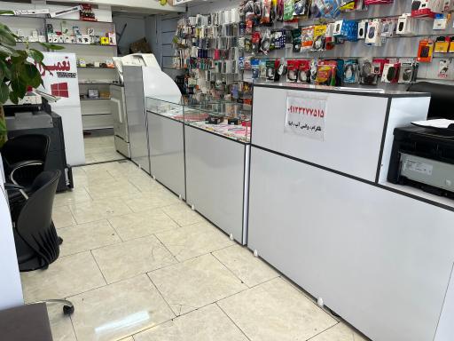 عکس تعمیرات و لوازم جانبی موبایل و کامپیوتر پارسیان