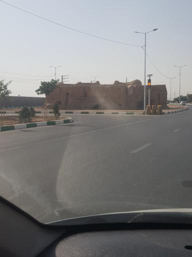 عکس تپه و قلعه باستانی پوئینک