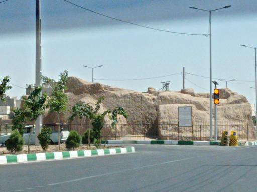 عکس تپه و قلعه باستانی پوئینک