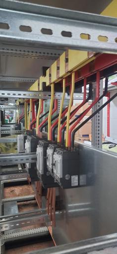 عکس پویان گسترش صنعت برق خورشیدی