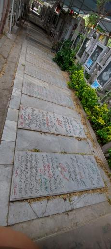 عکس مزار شهدای دبیرستان مفید