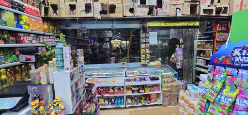 عکس سوپرمارکت بلوط