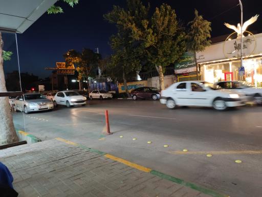 عکس ایستگاه اتوبوس چهارراه شهید کلاهدوز