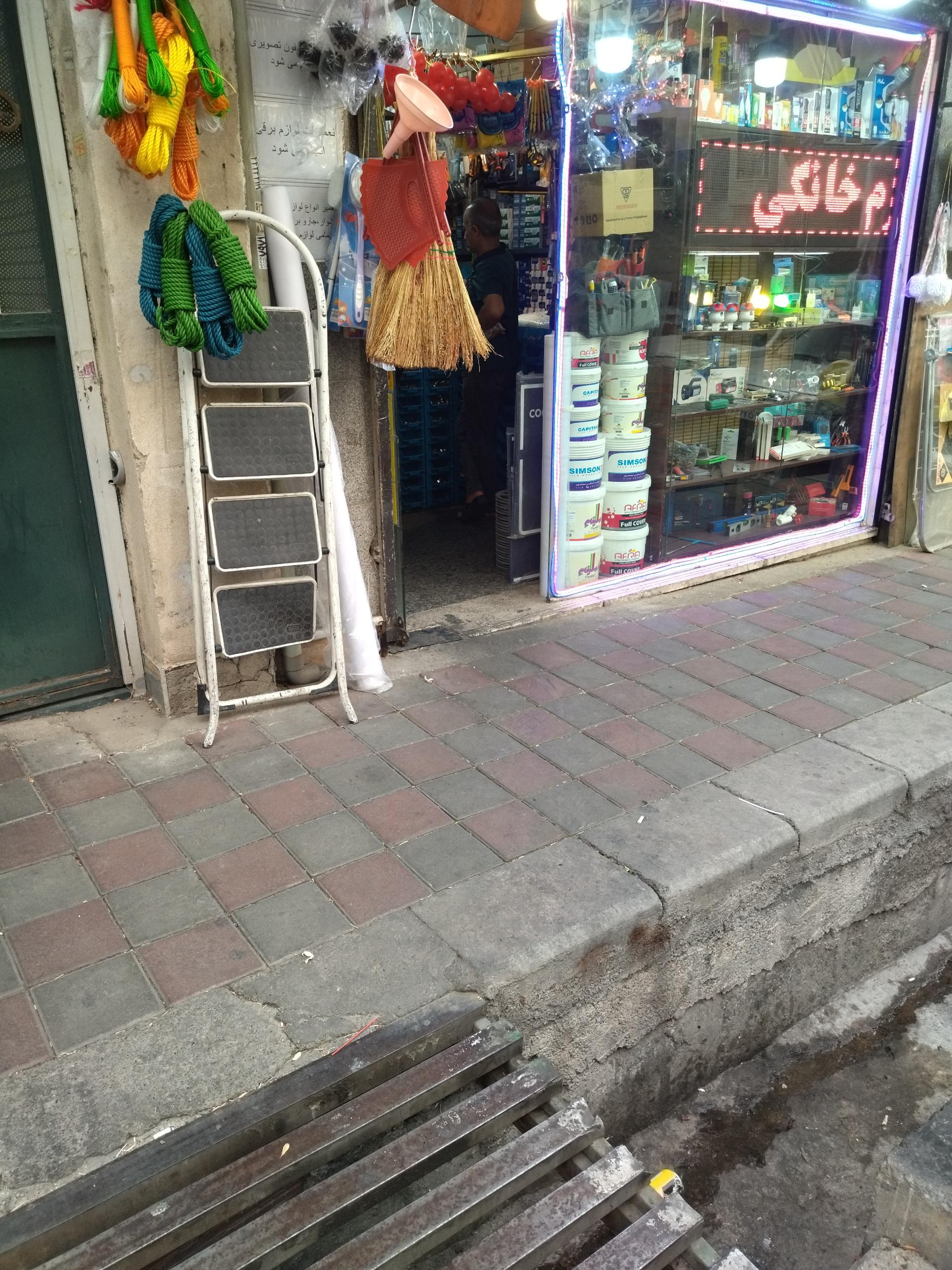 عکس فروشگاه رنگ، ابزار و یراق پلاسکو