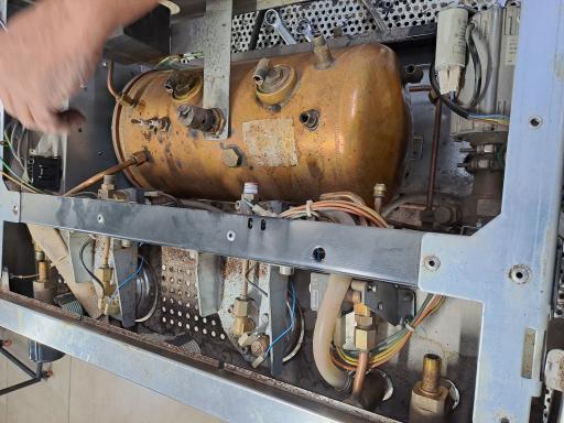 عکس تعمیرات دستگاه اسپرسوساز