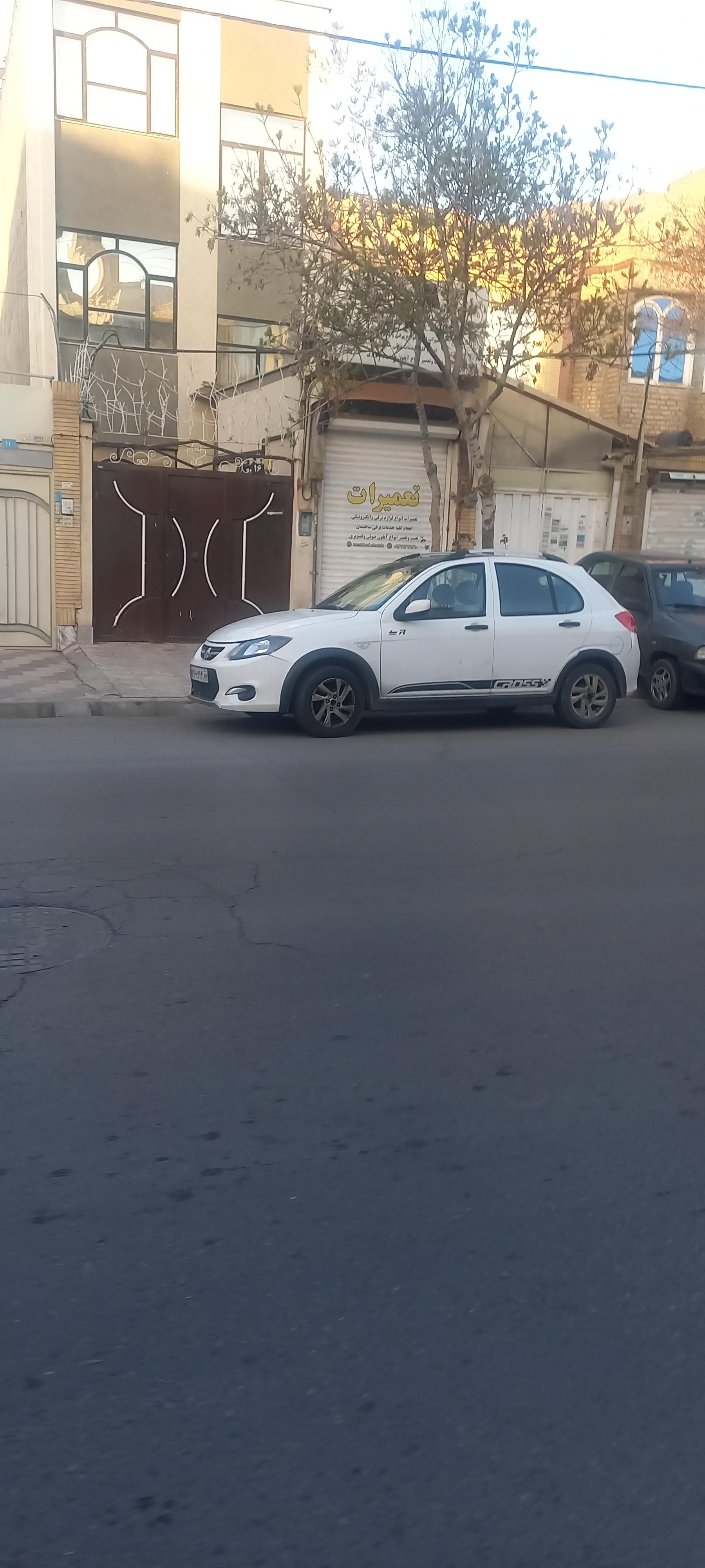عکس تعمیر لوازم برقی والکترونیکی