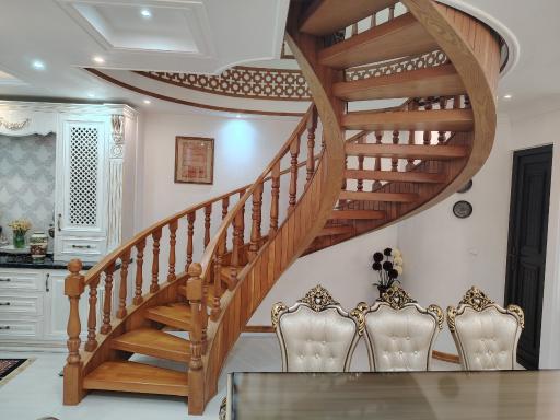 عکس مرکز تخصصی تولید پله گرد و مارپیچ اسپیرال