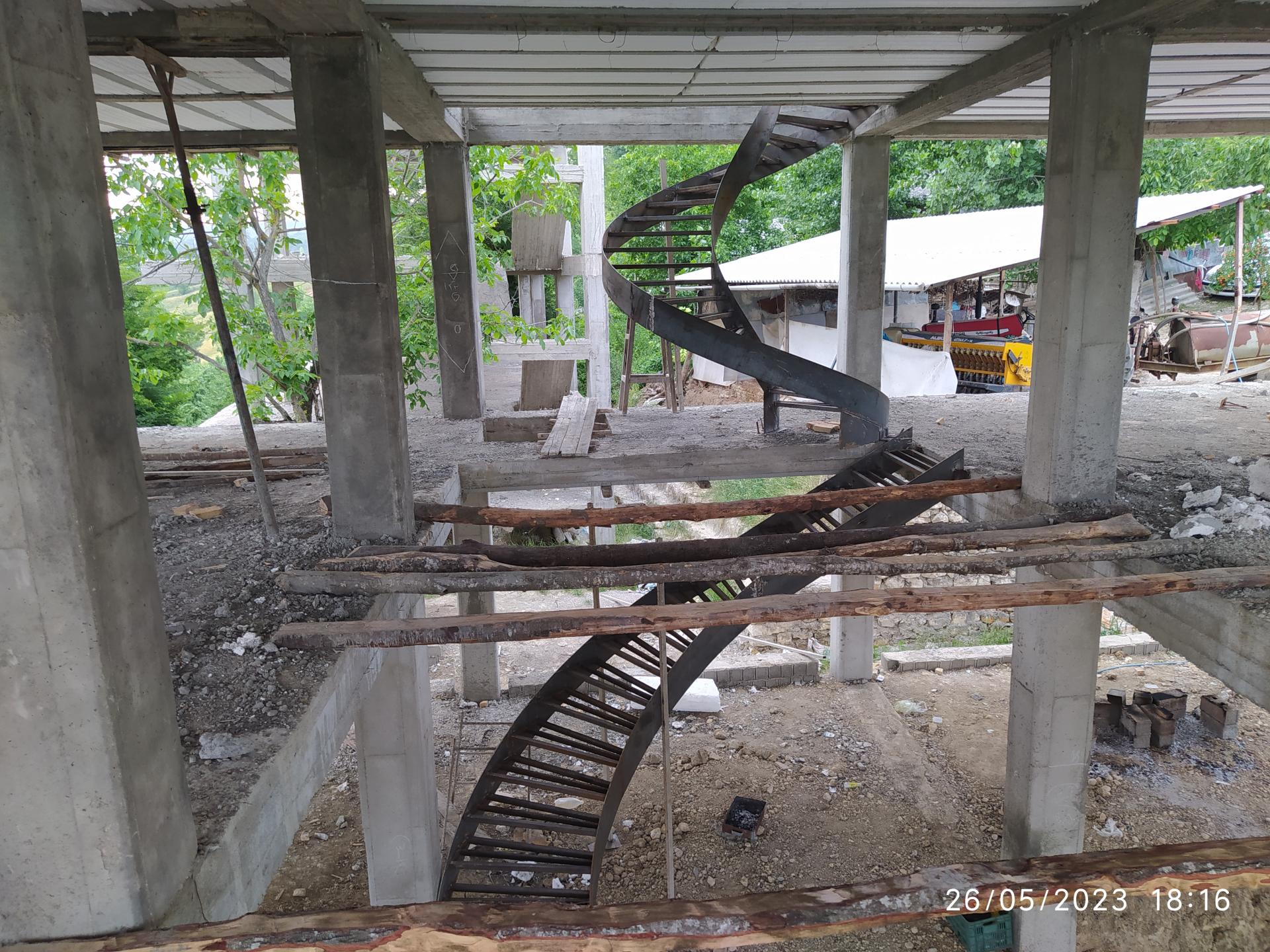 عکس مرکز تخصصی تولید پله گرد و مارپیچ (حسام)