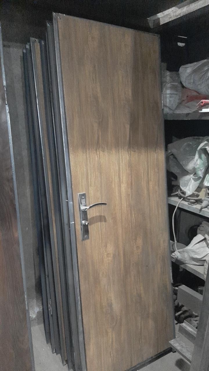 عکس خرید و فروش درب و پنجره دست دوم آهنی‌