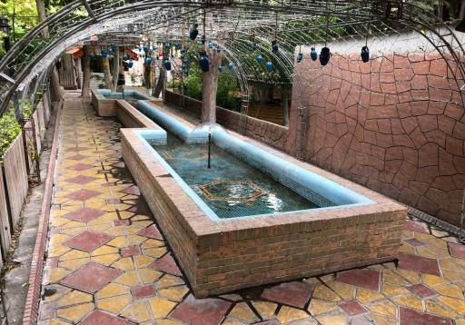 عکس رستوران باغ لاله