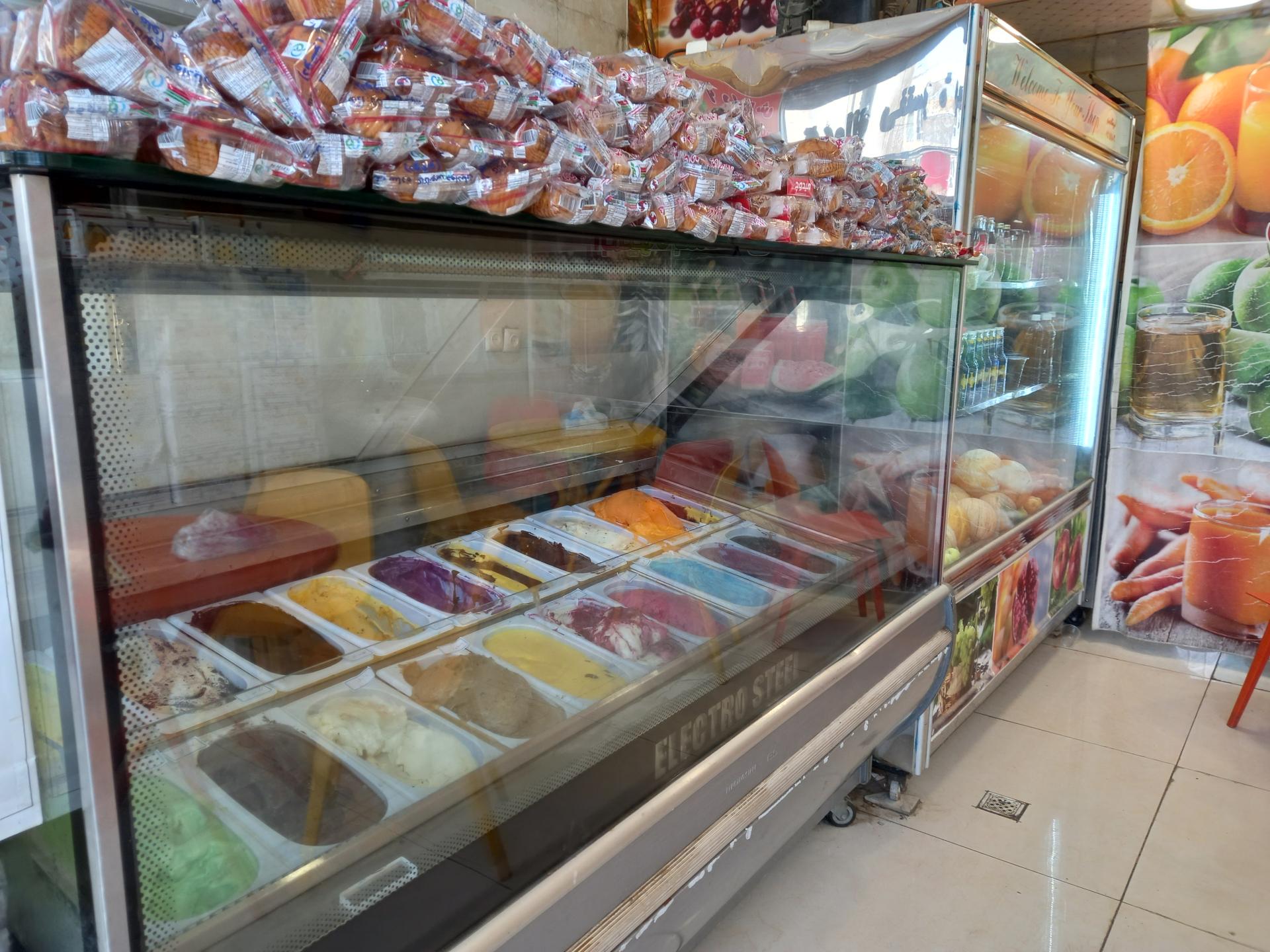 عکس آبمیوه من و داداش 