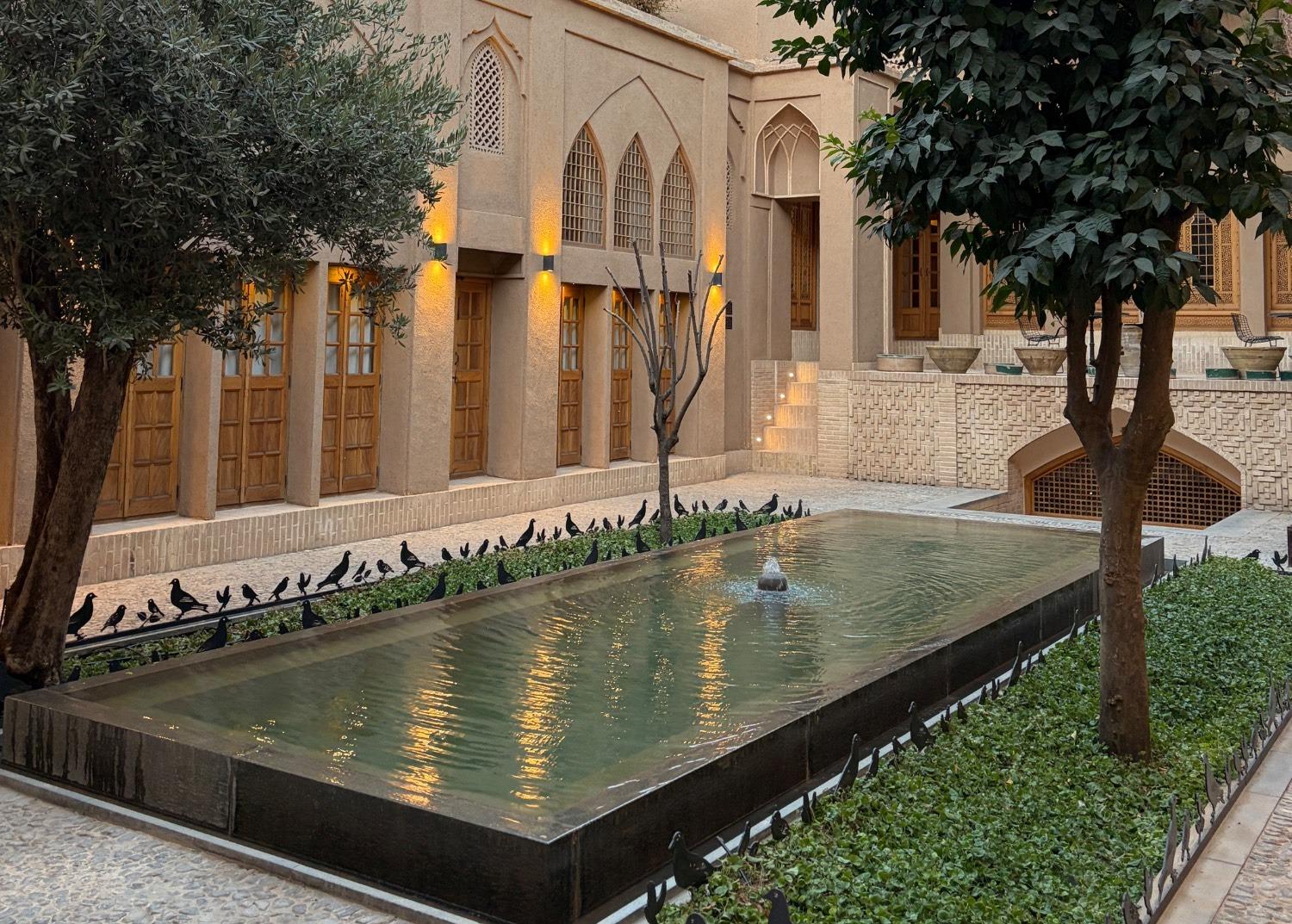 عکس بوتیک هتل استادی