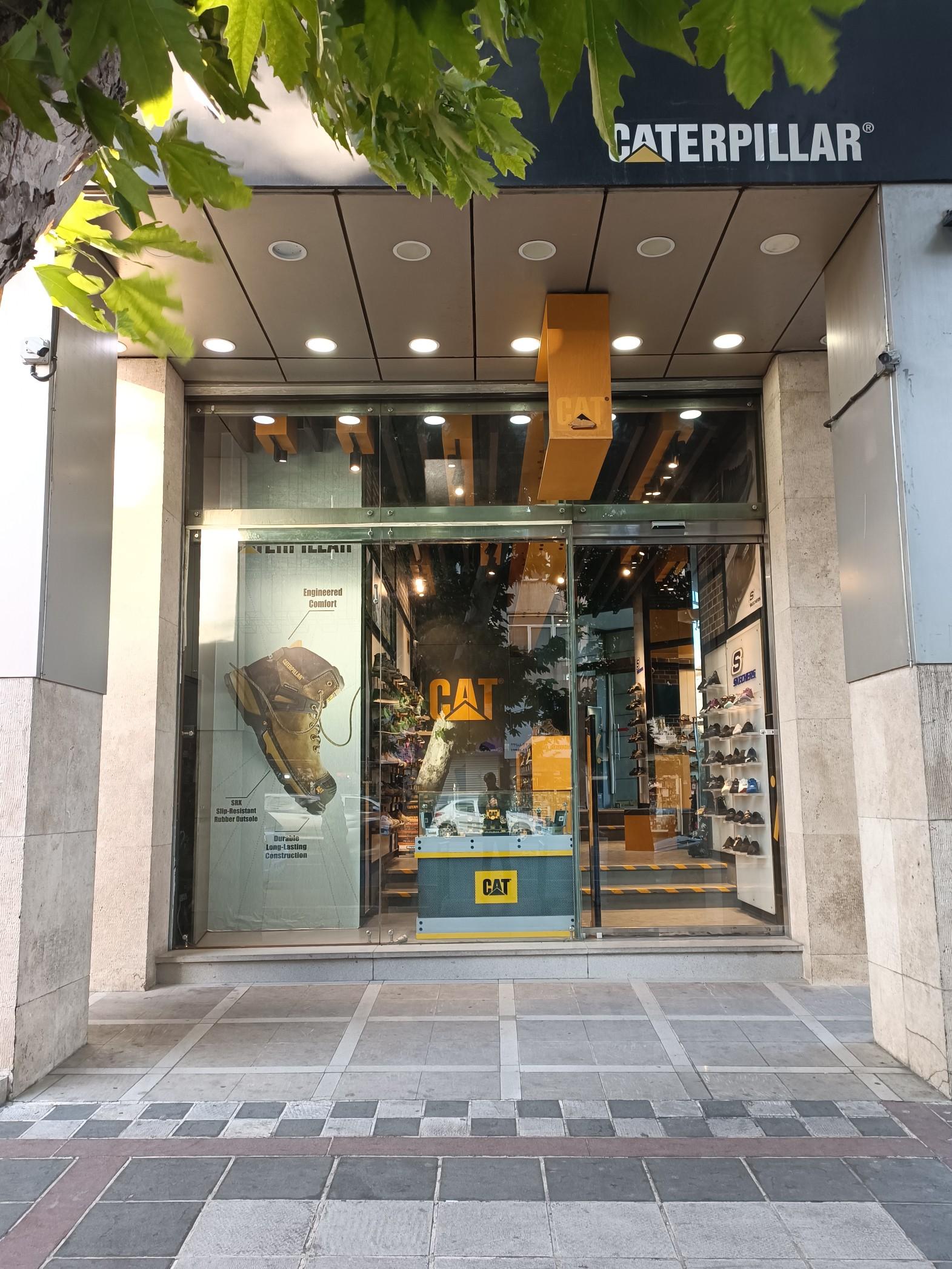 عکس نمایندگی کفش های کاترپیلار و اسکچرز