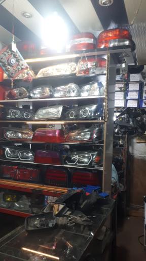 عکس تعمیرات و فروش آینه بغل انواع اتومبیل سید