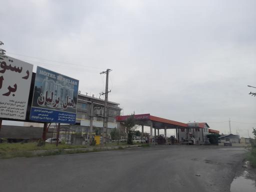 عکس پمپ بنزین و گاز حسینی