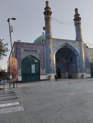 عکس درب ورودی حرم‌ مطهر حضرت امامزاده ابوالحسن علیه السلام