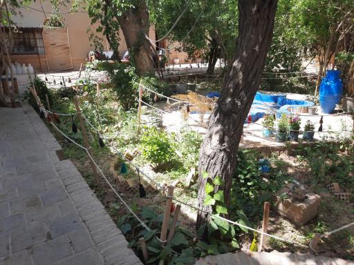عکس باغچه سرای سنتی میلاد