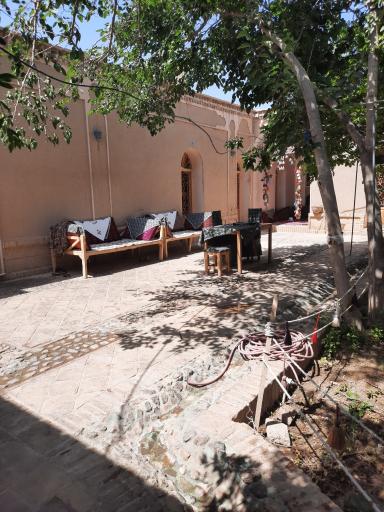 عکس باغچه سرای سنتی میلاد