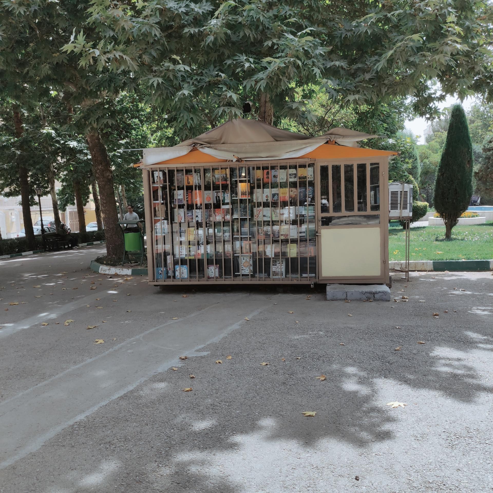 عکس کتابفروشی تفکر مثبت