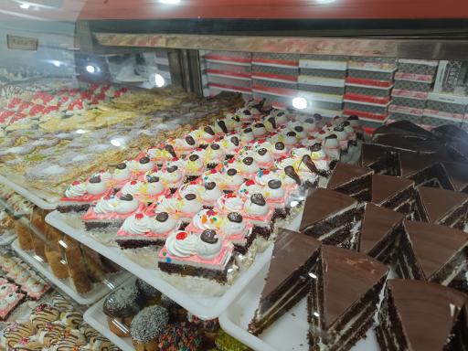 عکس شیرینی و شکلات خوشه