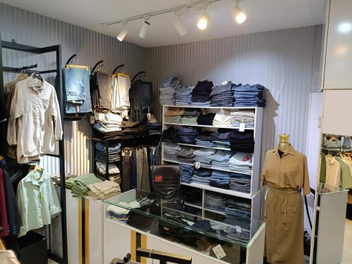 عکس پوشاک زنانه دلارام