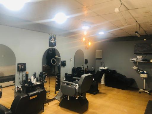 عکس سالن پیرایش مردانه کافه مو