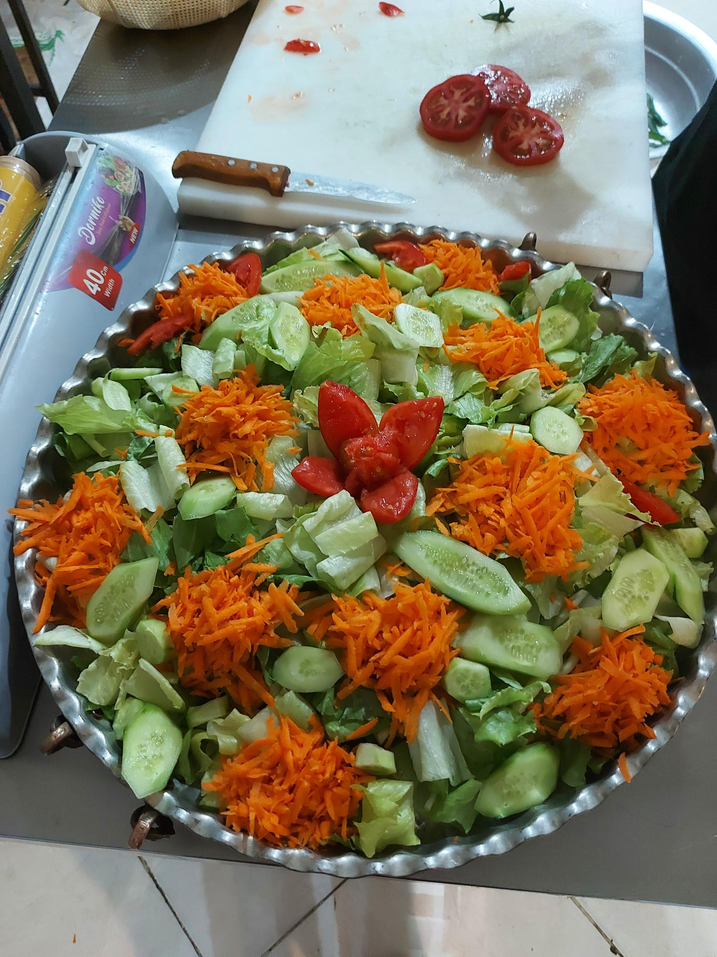 عکس رستوران بیرون بر مائده