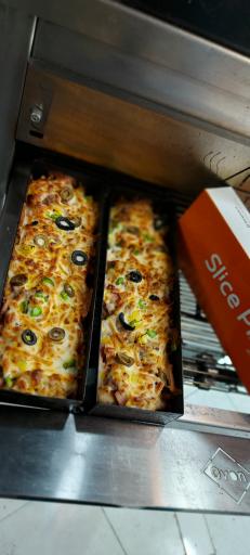 عکس اسلایس پیتزا 