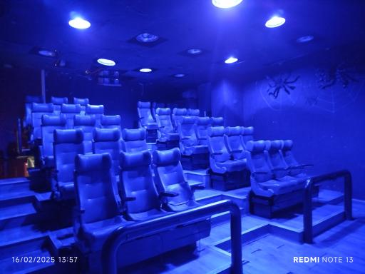 عکس سینما چند بعدی الماس شرق