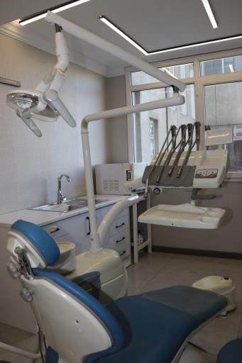 عکس مرکز تخصصی ایمپلنت درنیک