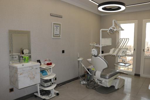 عکس مرکز تخصصی ایمپلنت درنیک