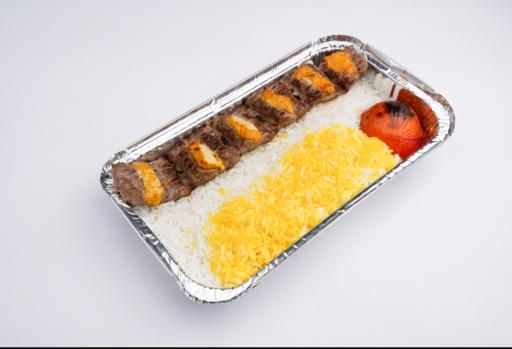 عکس رستوران بیرون بر مائده