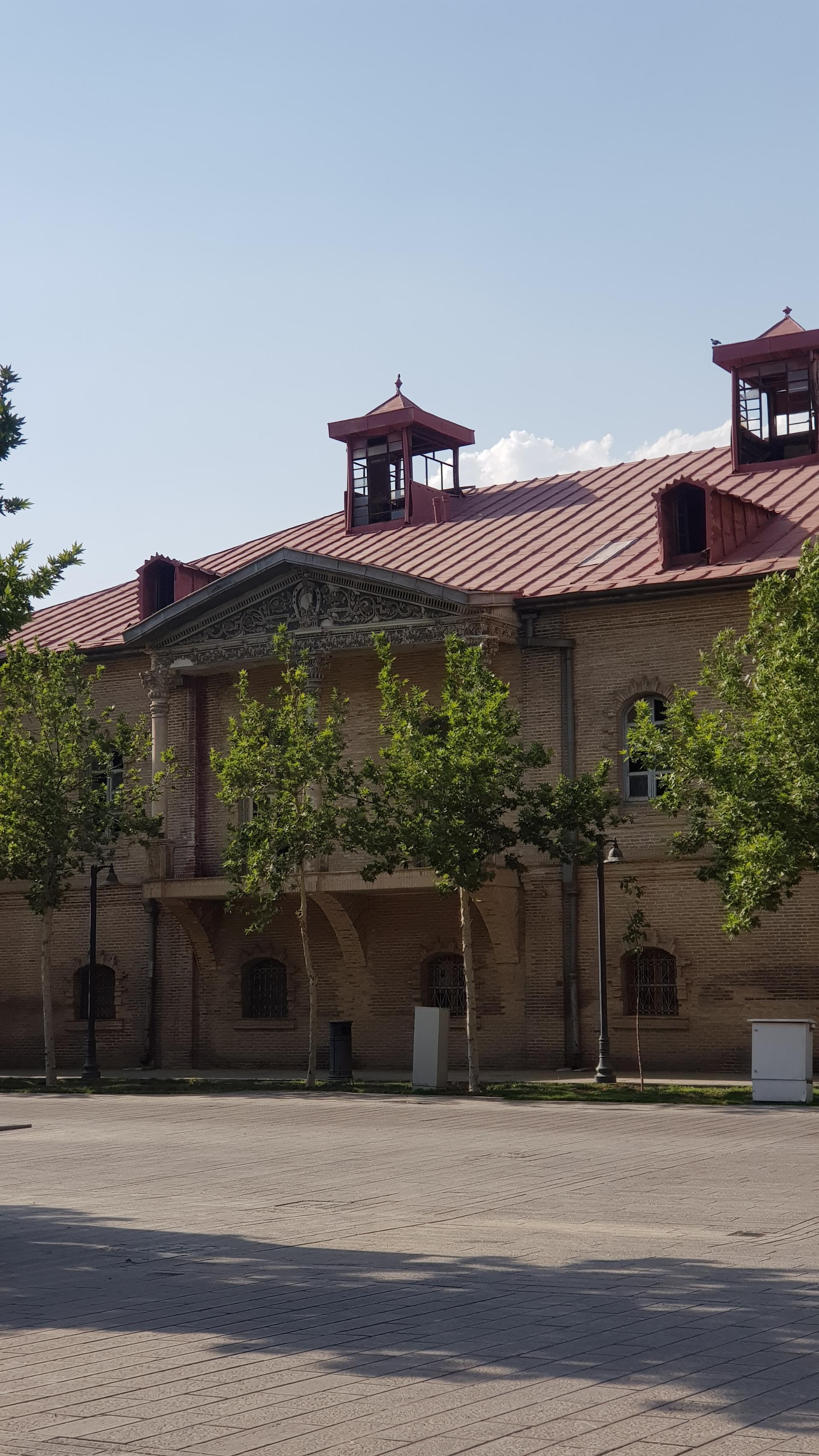 عکس عمارت قزاقخانه