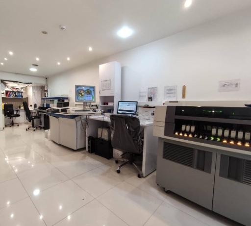 عکس آزمایشگاه دکتر صالحی