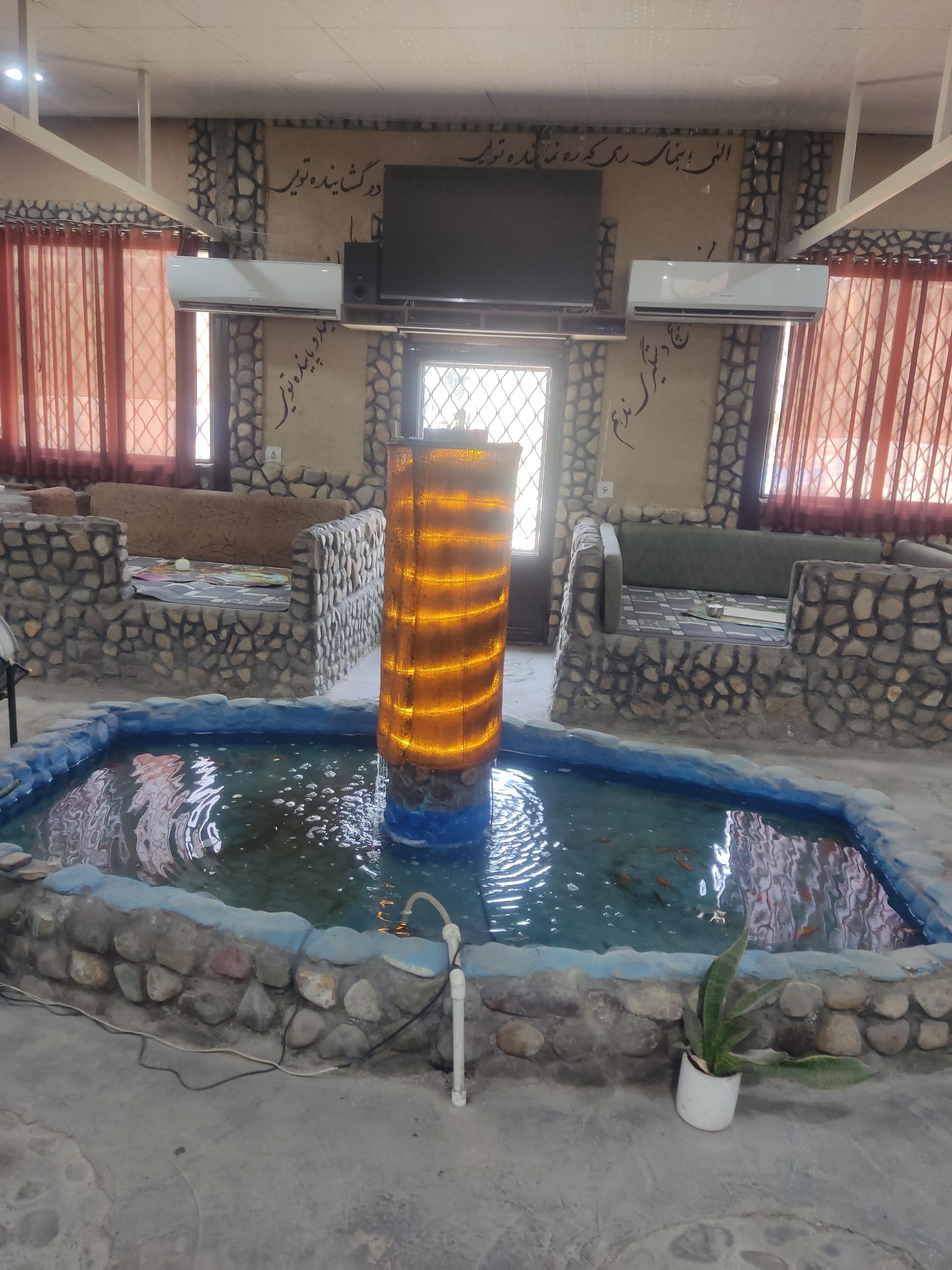 عکس سفره خانه باغ صنوبر