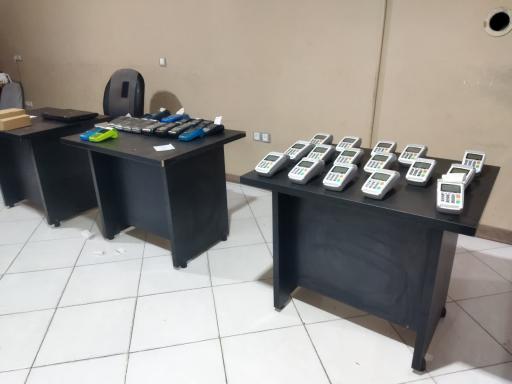 عکس تعمیرات تخصصی و فروش دستگاه کارتخوان