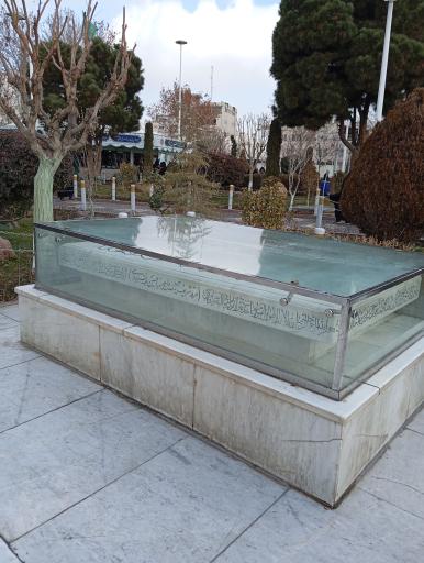 عکس مرقد آیت الله میرزا حسین فقیه سبزواری