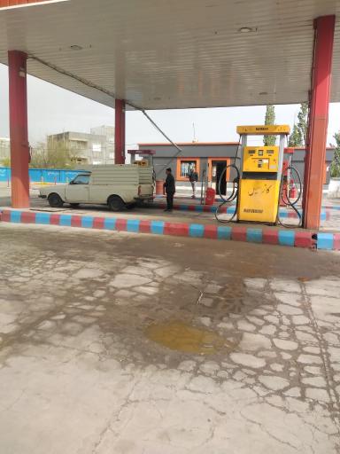 عکس پمپ بنزین و گازوئیل آق کند