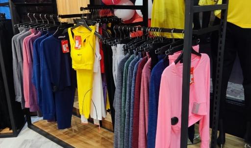 عکس فروشگاه پوشاک هالیدی