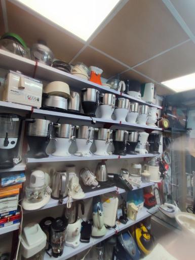 عکس تعمیر لوازم برقی خانگی پویا