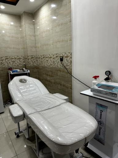 عکس کلینیک زیبایی رونیک (دکتر رضایی)